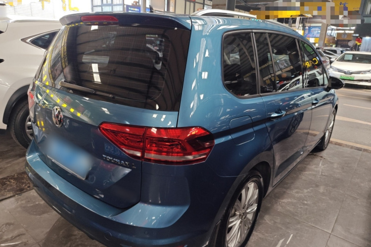 Volkswagen Touran 2018 car image #7