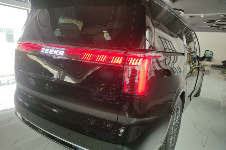 极氪 极氪009 2025 汽车图片 #7