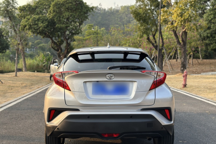 Toyota C-HR 2022 car image #7