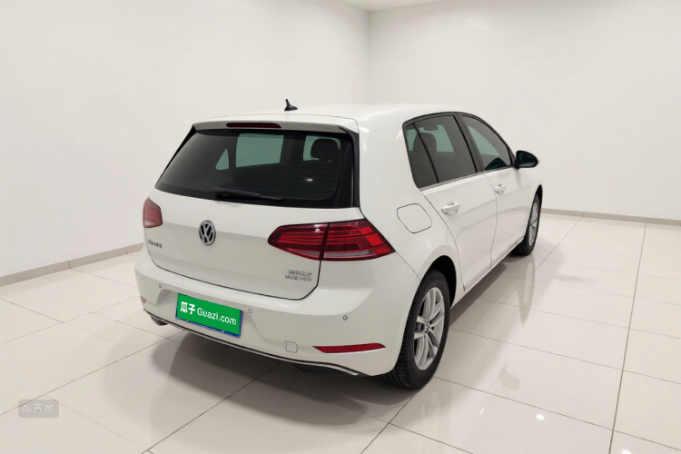 Volkswagen Golf 2019 car image #7