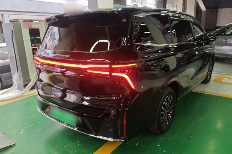 Forthing V9 2025 car image #7