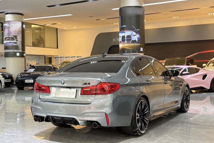 BMW M5 2018 car image #7