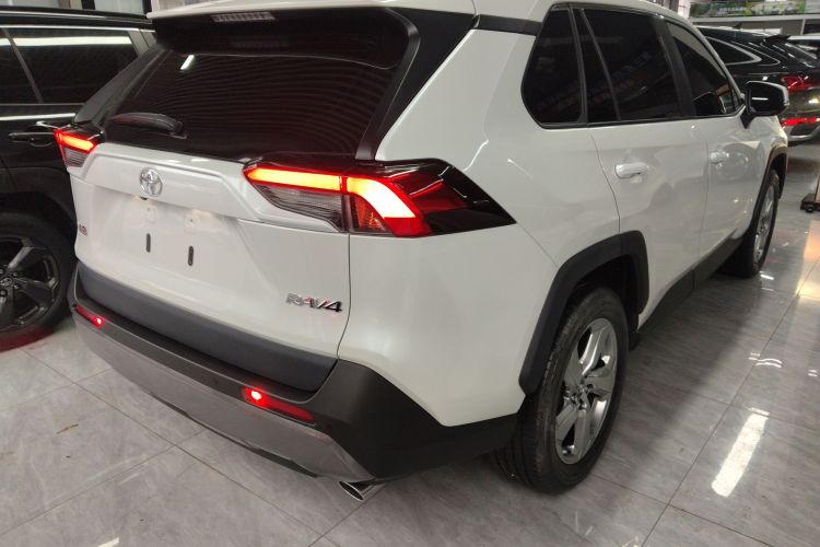 Toyota RAV4 2023 car image #7