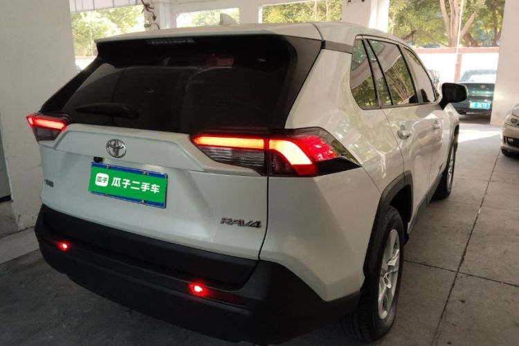 Toyota RAV4 2021 car image #7
