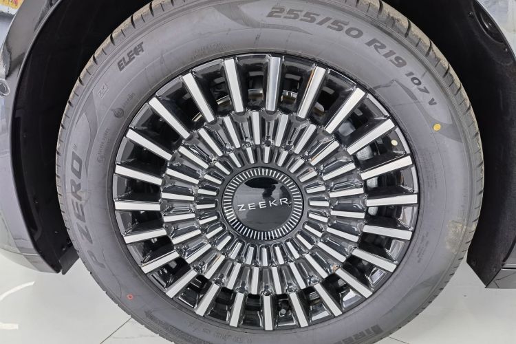 极氪 极氪009 汽车图片 #7