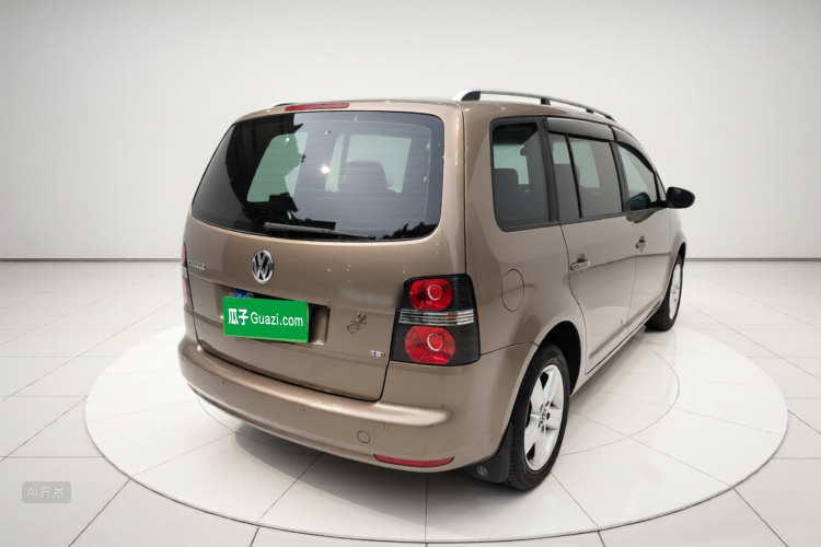 Volkswagen Touran 2015 car image #7