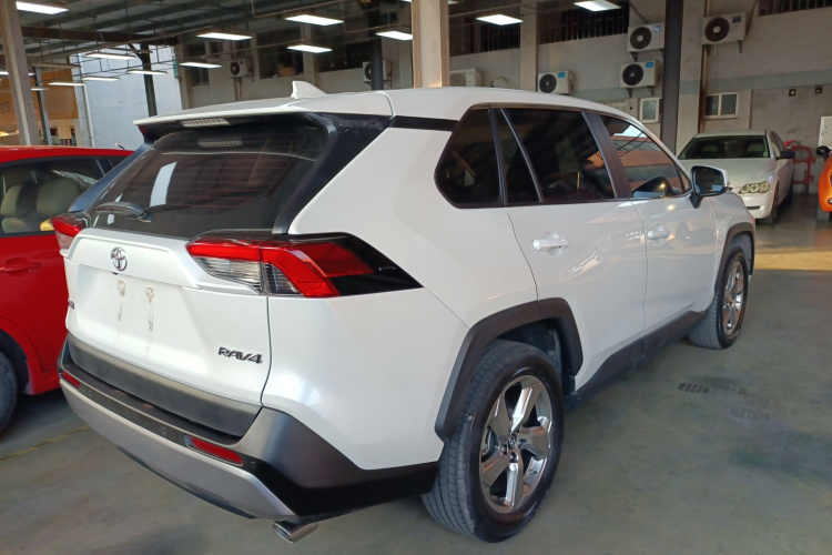 Toyota RAV4 2022 car image #7