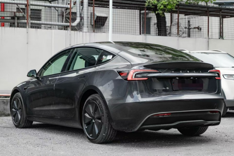 Tesla Model 3 2024 immagine di auto #7