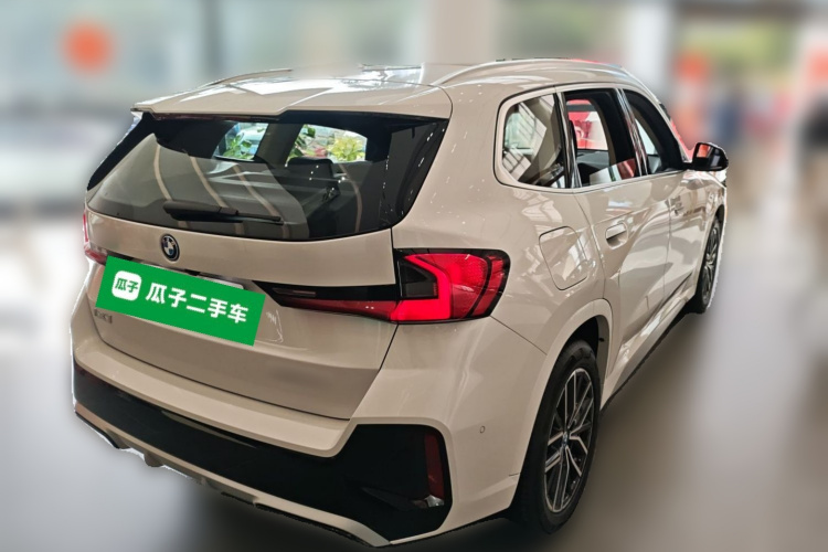 BMW iX1 2025 car image #7