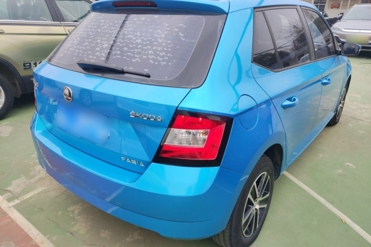 Skoda Fabia 2015 изображение автомобиля #7
