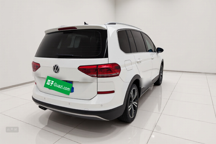 Volkswagen Touran 2021 car image #7