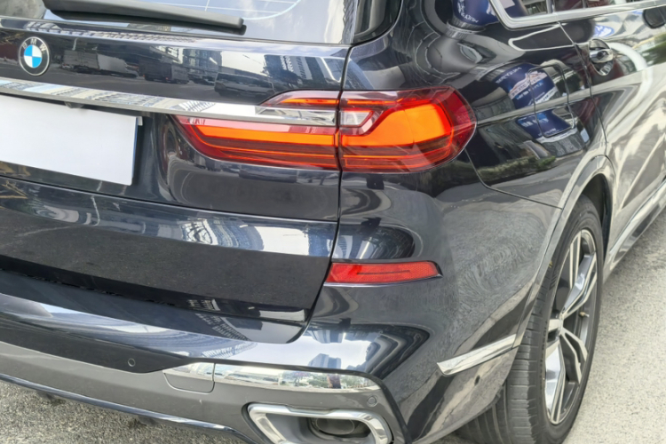 BMW X7 2020 car image #7