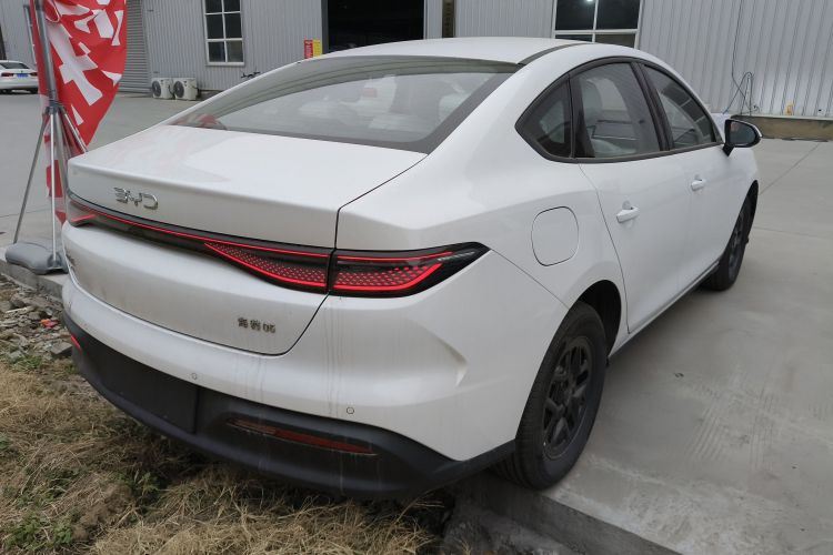 BYD Seal 05 DM-i 2025 immagine di auto #7