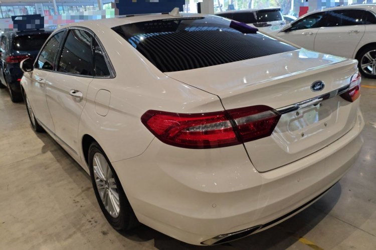 Ford Taurus 2017 car image #7