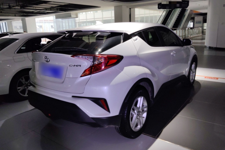 Toyota C-HR 2022 #7 Toyota C-HR 2022 صورة سيارة #7