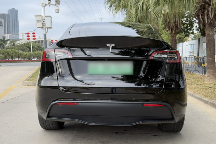 Tesla Model Y 2023 car image #7