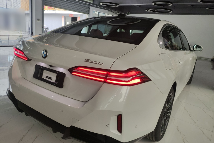 BMW 5 Series 2026 immagine di auto #7