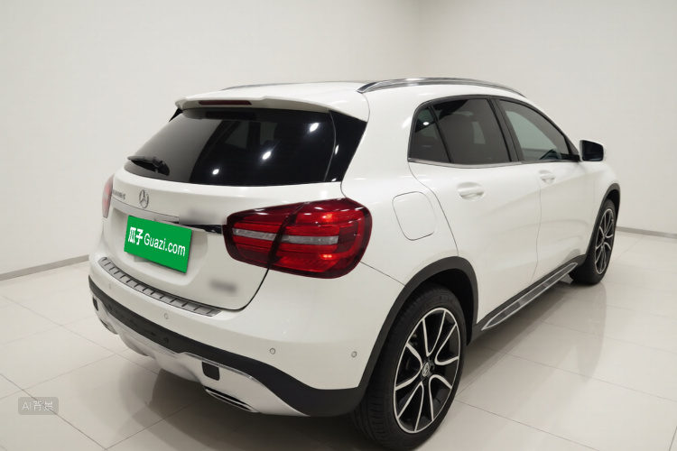 Mercedes-Benz GLA Class 2017 immagine di auto #7