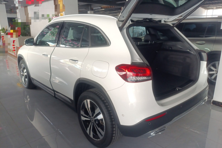 Mercedes-Benz GLA Class 2023 immagine di auto #7