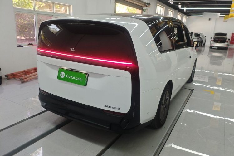 理想汽车 理想MEGA 2025 汽车图片 #7