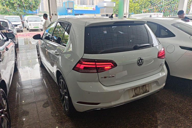 Volkswagen Golf 2019 car image #7