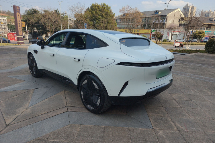 Avatr 11 2024 car image #7