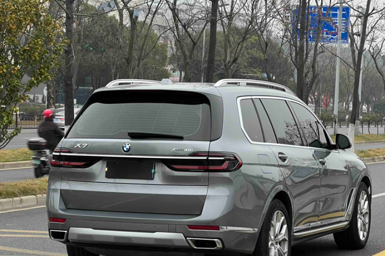 BMW X7 2023 صورة سيارة #7