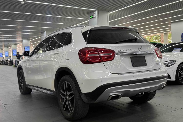 Mercedes-Benz GLA Class 2015 immagine di auto #7