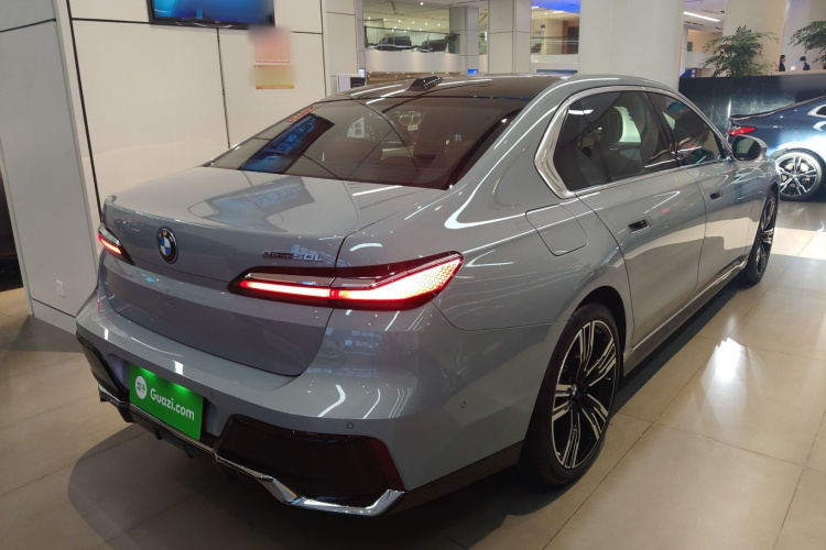 BMW i7 2025 изображение автомобиля #7