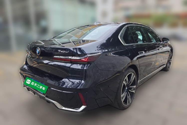 BMW 7 Series 2025 car image #7