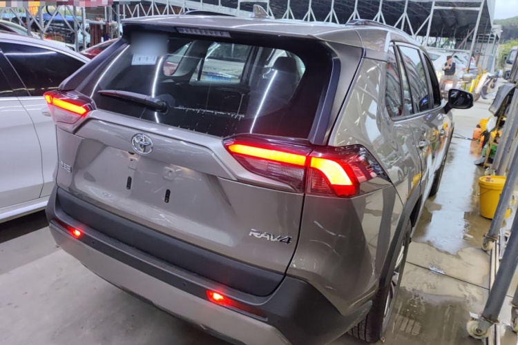 Toyota RAV4 2024 car image #7