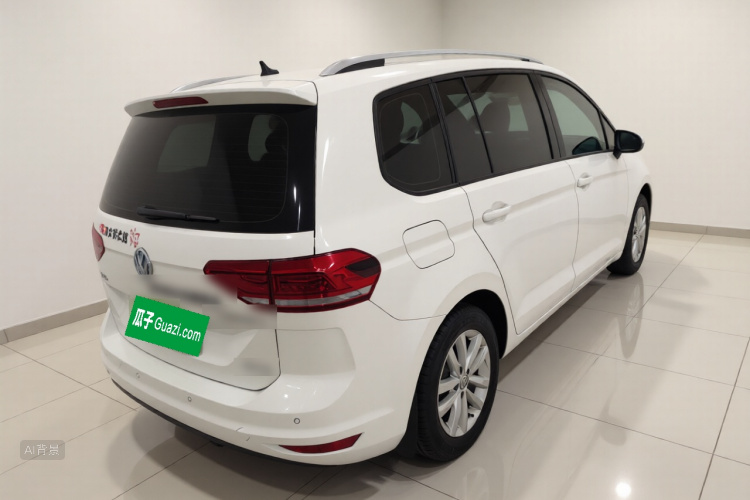 Volkswagen Touran 2018 car image #7