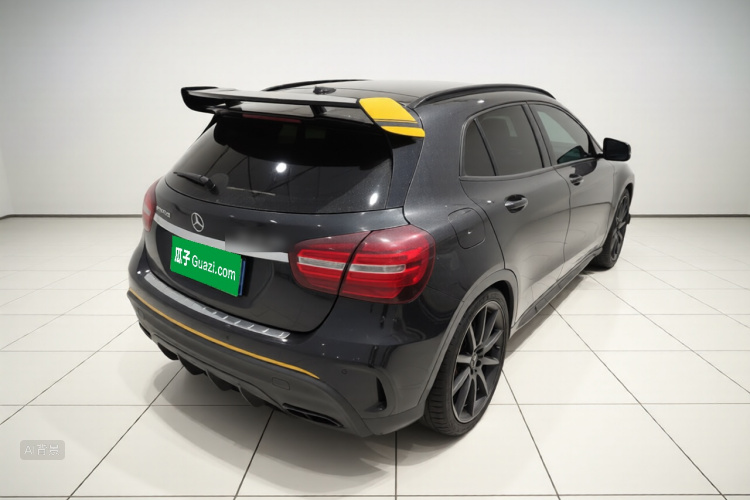 Mercedes-Benz GLA AMG 2018 immagine di auto #7