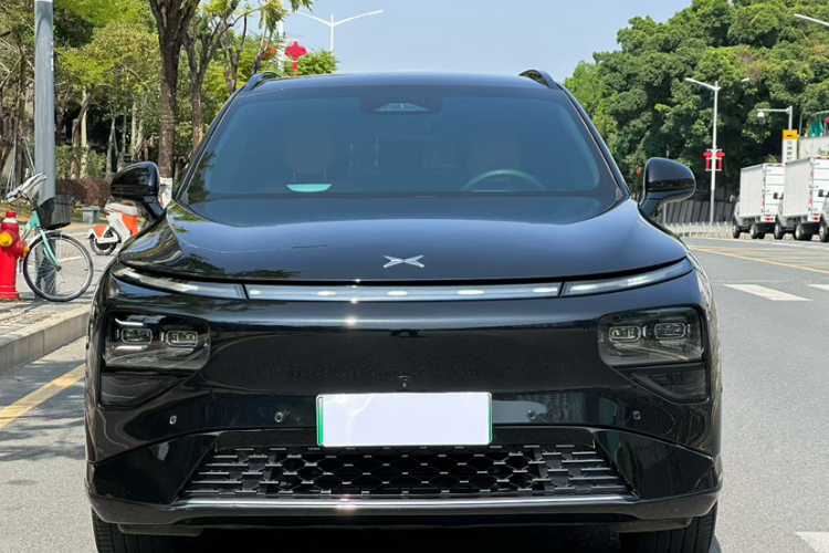 Xpeng G9 2023 صورة سيارة #7