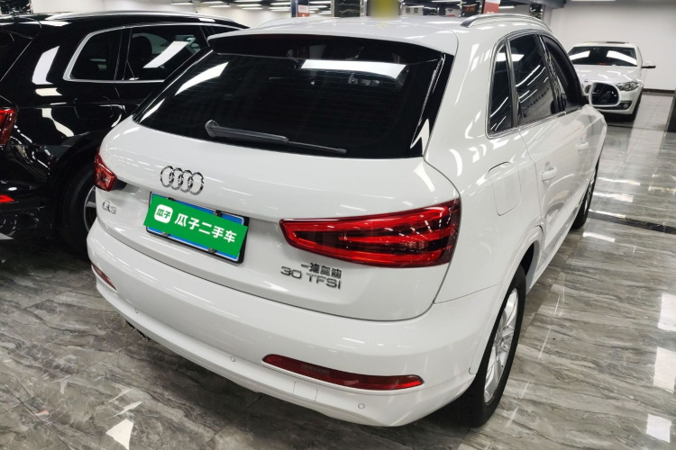 Audi Q3 2015 car image #7