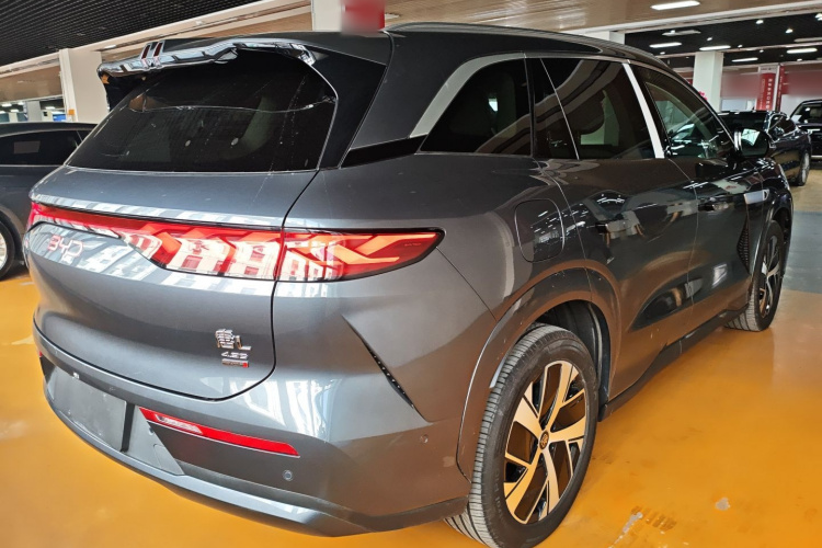 BYD Tang L 2025 immagine di auto #7