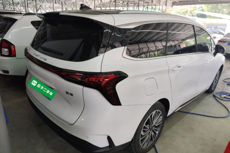 Forthing Yacht 2024 car image #7