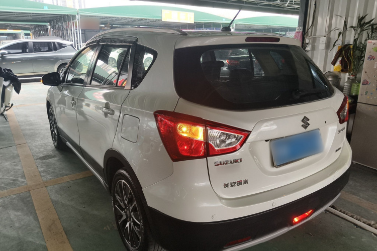 Suzuki S-Cross 2015 صورة سيارة #7