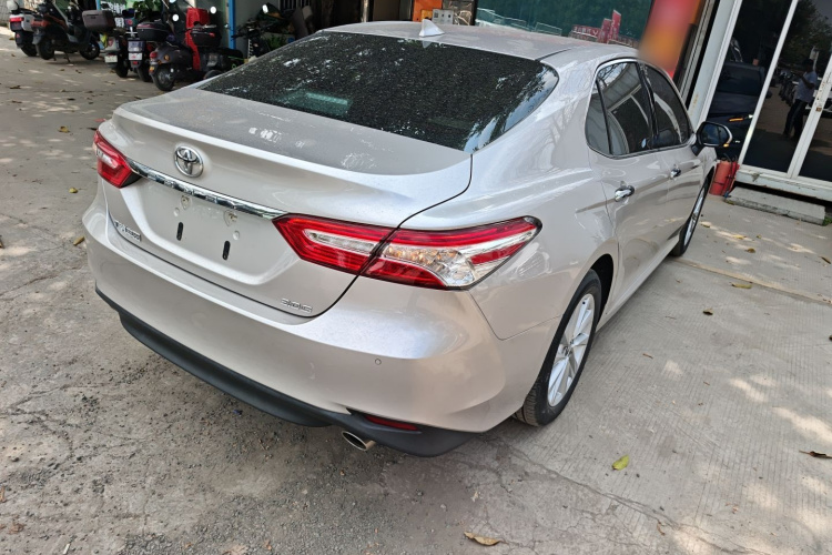 Toyota Camry 2023 immagine di auto #7