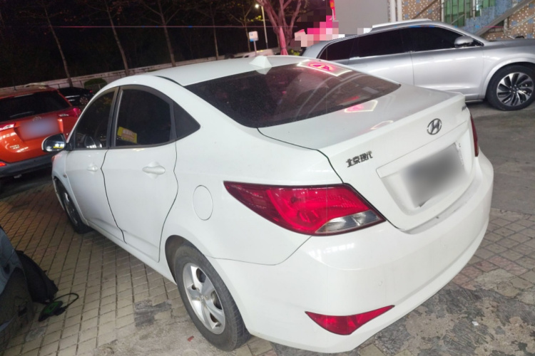 Hyundai Reina 2016 car image #7