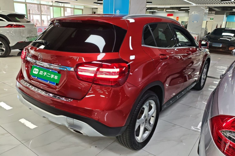 Mercedes-Benz GLA Class 2018 immagine di auto #7