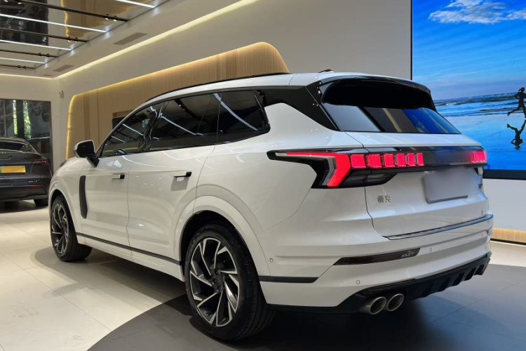 Lynk & Co 09 2022 car image #7