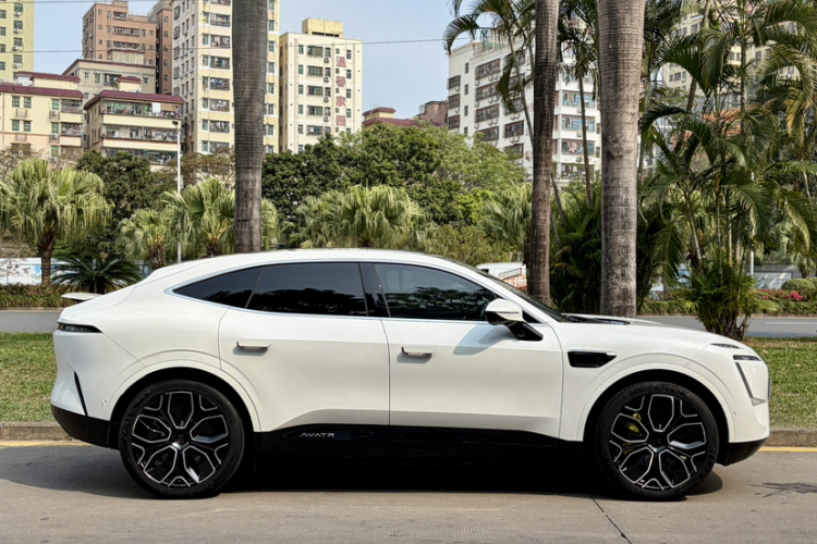 Avatr 11 2023 immagine di auto #7