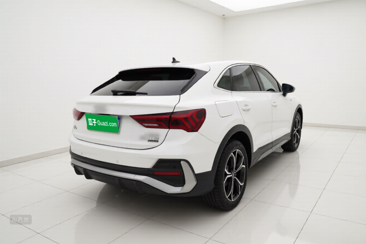 Audi Q3 2021 car image #7