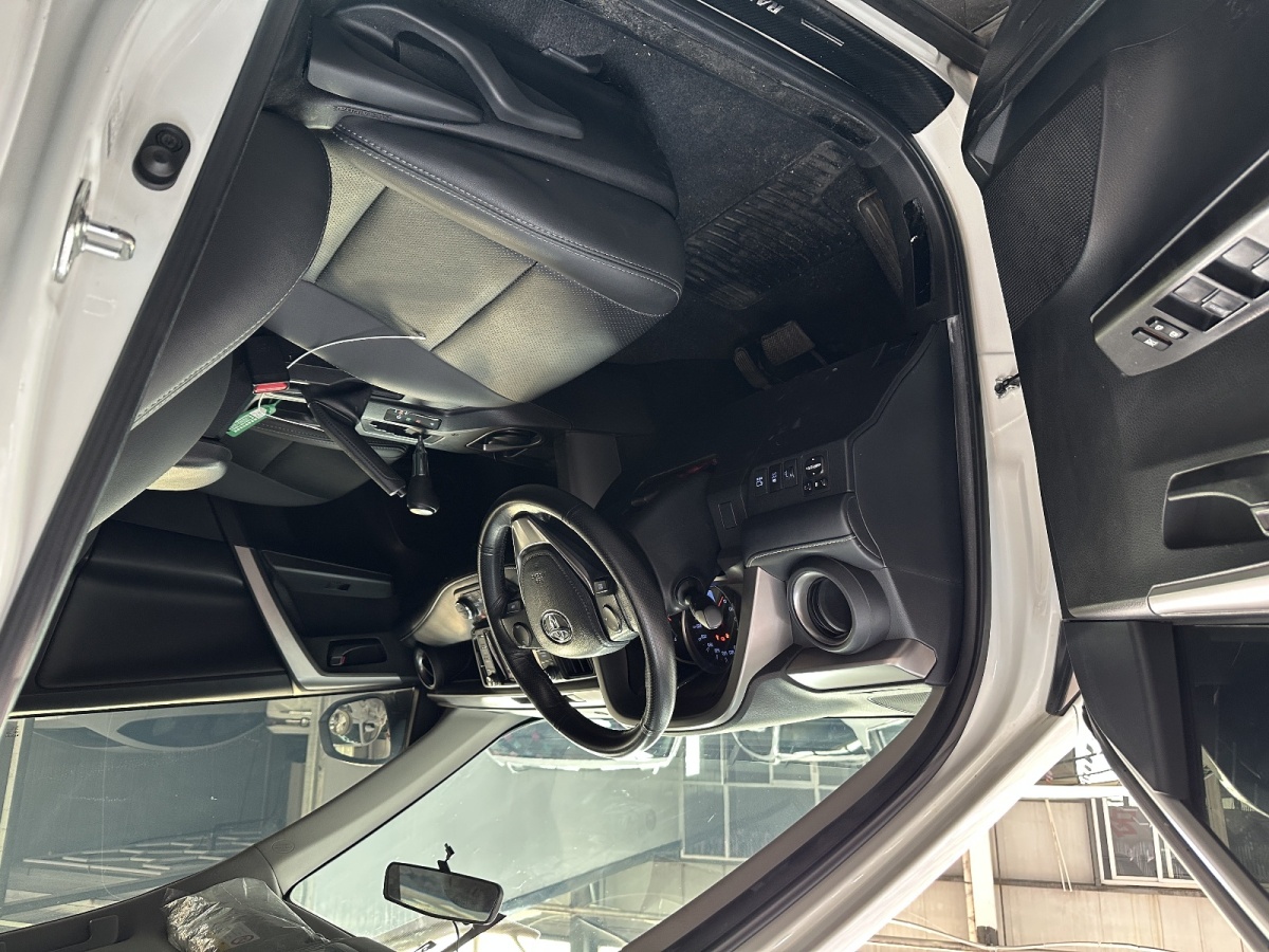 Toyota RAV4 2019 car image #7