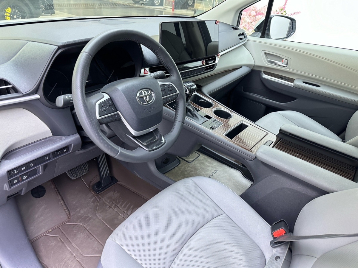 Toyota Granvia 2024 immagine di auto #7