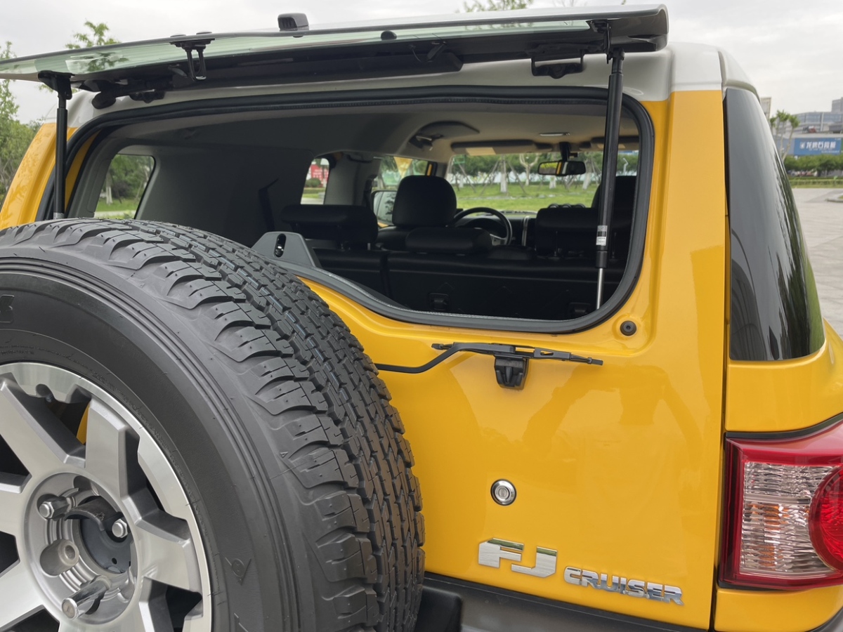 Toyota FJ Cruiser 2018 immagine di auto #7