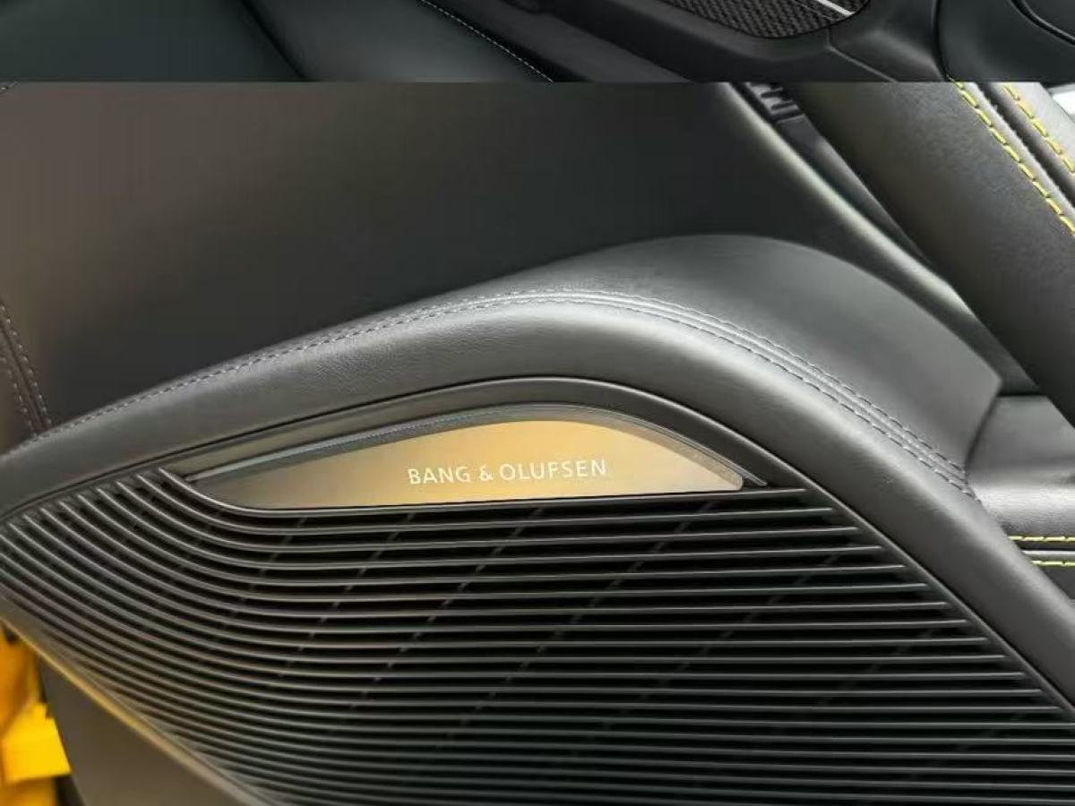 Audi R8 2023 car image #7