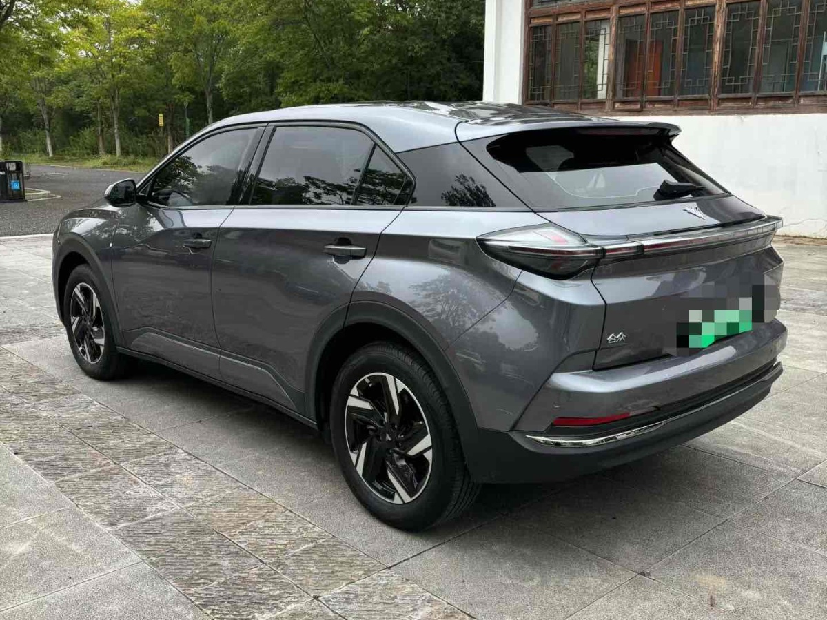 哪吒汽车 哪吒X 2023 汽车图片 #7