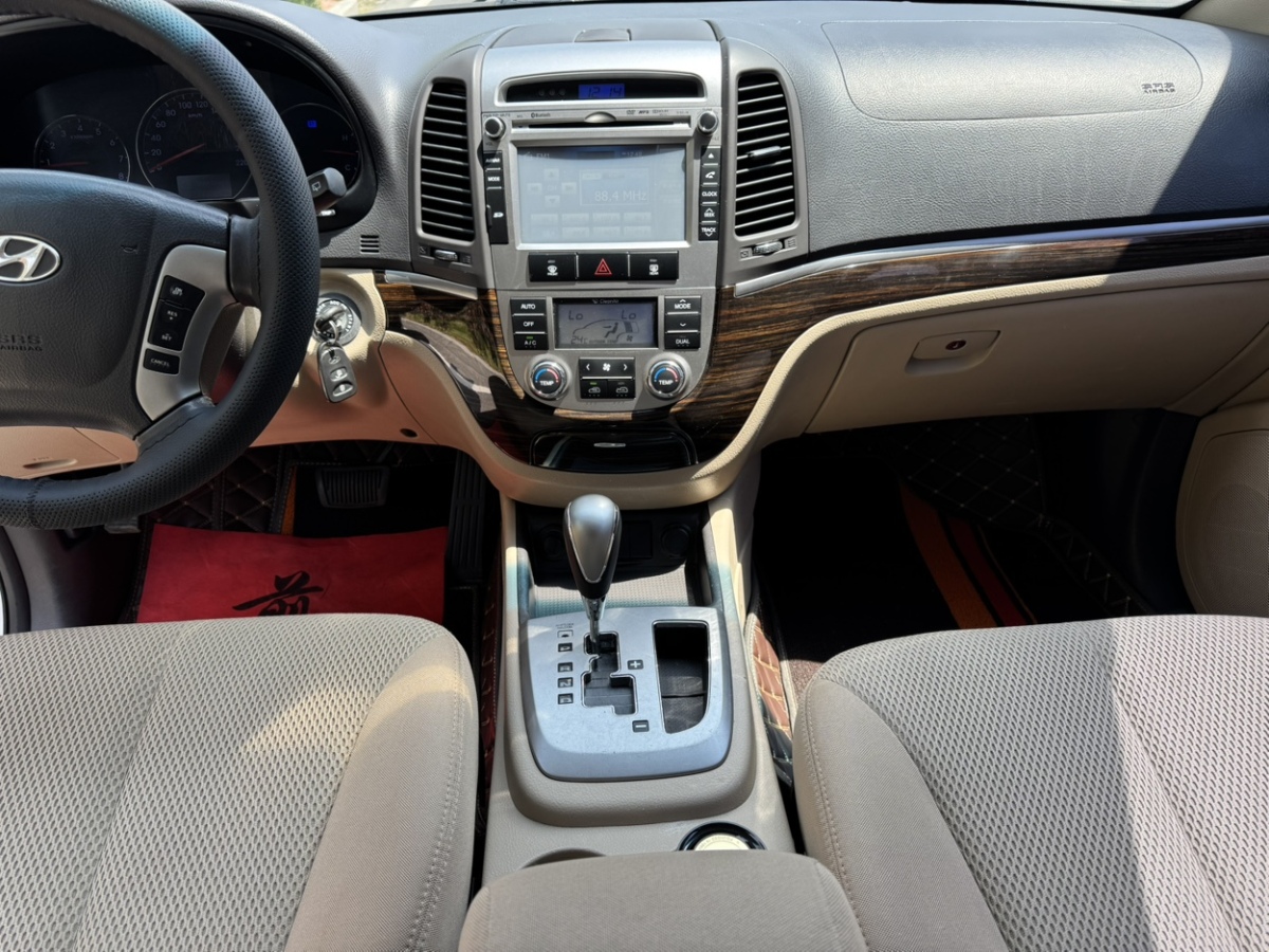 Hyundai Santa Fe Classic 2013 car image #7